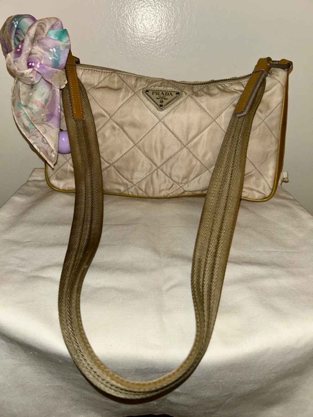 Authentic Vintage Prada Nylon tessuto Enamel Beige Shoulder Bag. Homemade Twilly - Picture 12 of 14